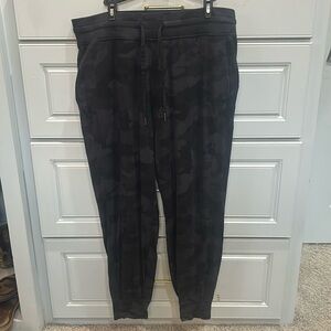 Lululemon — Dance Studio Mid-Rise Jogger